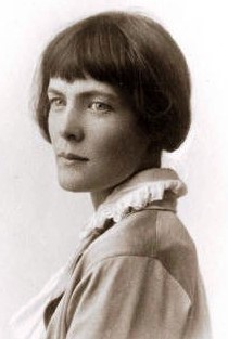 Photograph of H.D., c. 1921. Beinecke Rare Book and Manuscript Library, Yale University