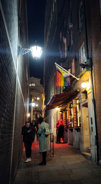 File:Retropub.jpg