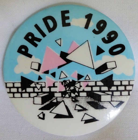 File:Badge Pride 1990.jpg