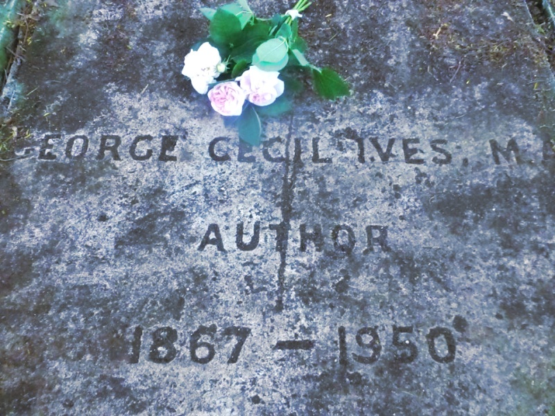 File:Georgegravewithroses.jpg