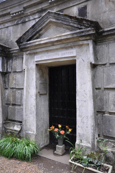 File:Hall-Batten tomb.jpg